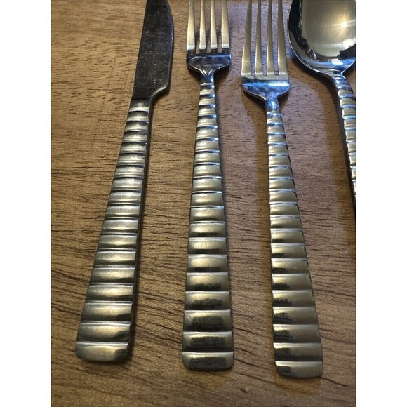 Cambridge Fracto 5 Piece Stainless Modern Flatware - Picture 2 of 9